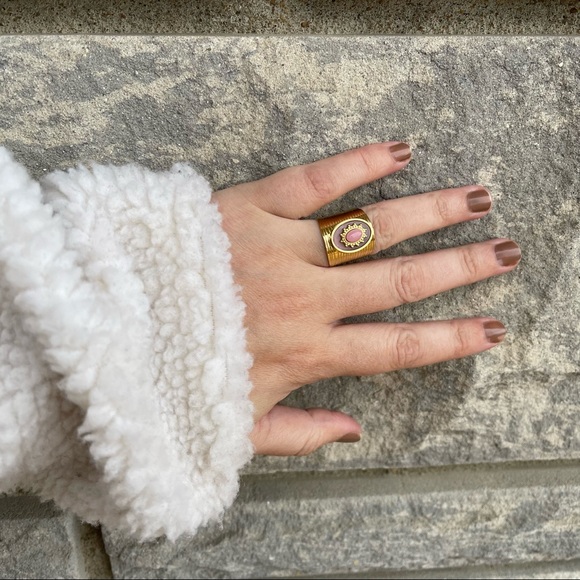 Gold Ring - Picture 5 of 6